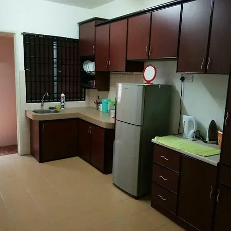 Homestay Mama Razzin Kuala Kangsar Exterior photo